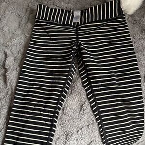 Girls Iviva capris leggings